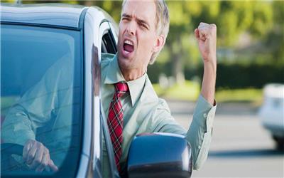 چگونه خشم خود را هنگام رانندگی کنترل کنیم؟