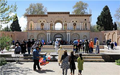 مرمت سردر باغ شاهزاده ماهان آغاز شد