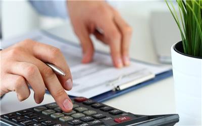 پرداخت پاداش و اضافه‌ کار به کارمندان دولت مبتنی بر عملکرد می‌شود