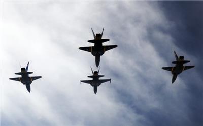 حضور جنگنده‌ بمب‌افکن‌های شکاری بومی «صاعقه» و «کوثر»در رژه امسال ارتش