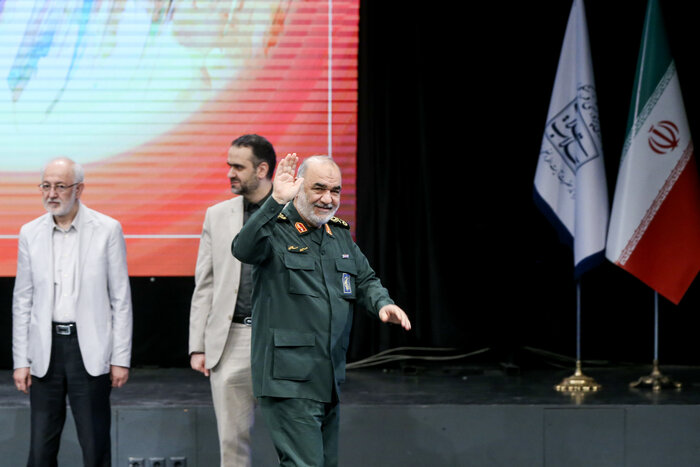 آن‌که جنگ را می‌شناخت و صلح می‌خواست